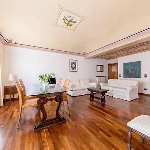 Royal Domus - Via Mazzini Apartment